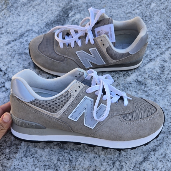 New Balance WOMEN'S 574 GREY/WHITE Sz 10.5 Like New - Picture 5 of 15